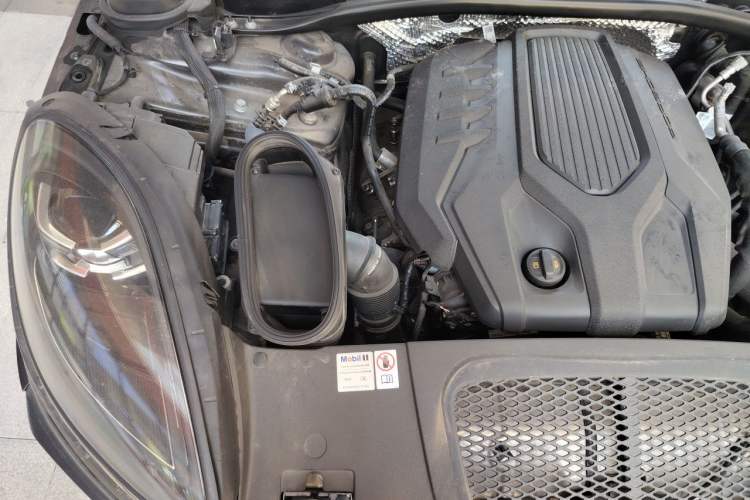 Used Porsche Macan 2024 Macan 2.0T Engine Bay Right