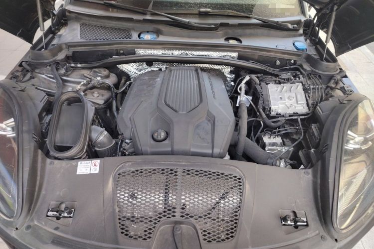 Used Porsche Macan 2024 Macan 2.0T Engine Bay