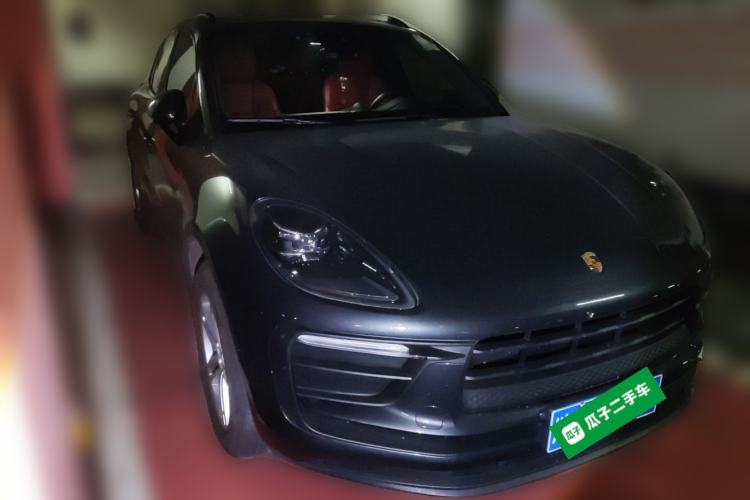 Used Porsche Macan 2024 Macan 2.0T Front Right 45 Deg