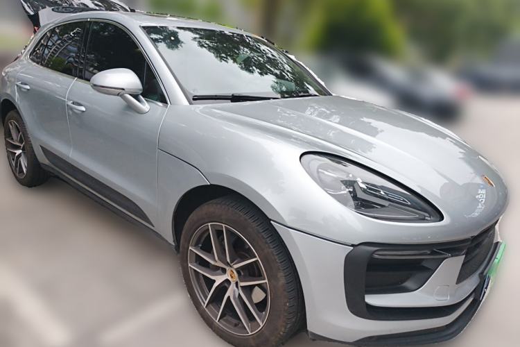 Used Porsche Macan 2024 Macan T 2.0T Front Right 45 Deg