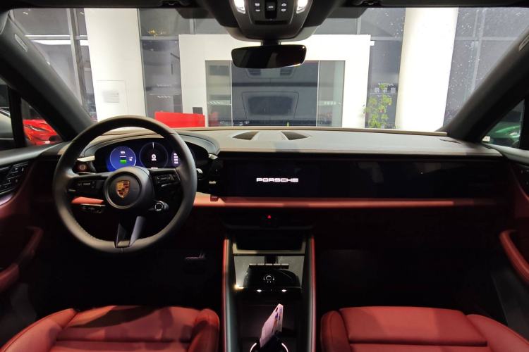 Used Porsche Macan 2024 Macan Long Range Edition Interior 1