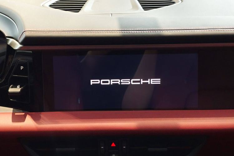 Used Porsche Macan 2024 Macan Long Range Edition Interior 3