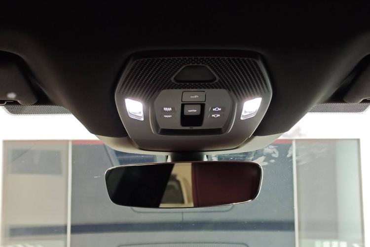 Used Porsche Macan 2024 Macan Long Range Edition Interior 5