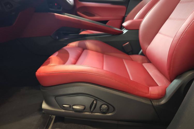Used Porsche Macan 2024 Macan Long Range Edition Interior 6