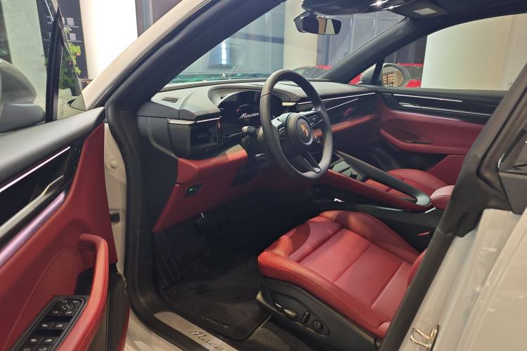 Used Porsche Macan 2024 Macan Long Range Edition Interior 7
