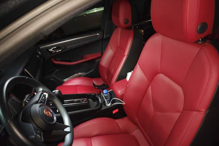 Used Porsche Macan 2024 Macan 2.0T Left Front Seat