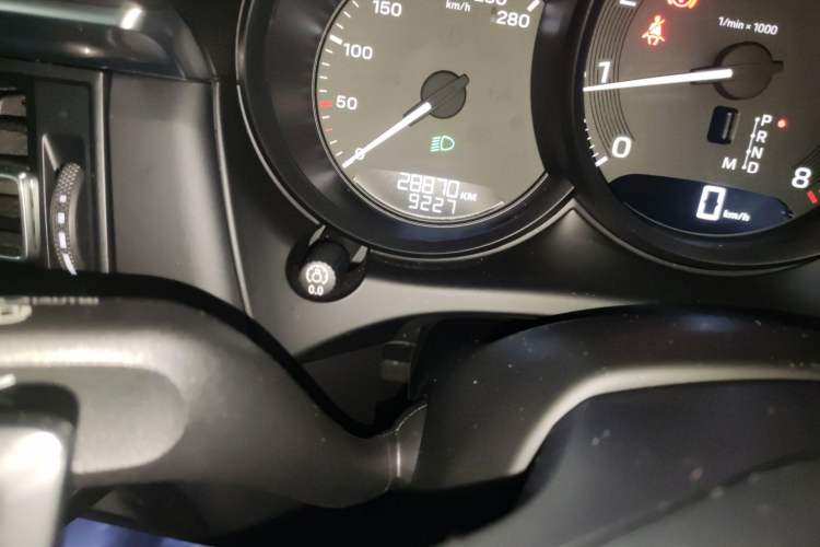 Used Porsche Macan 2024 Macan 2.0T Odometer Close Up