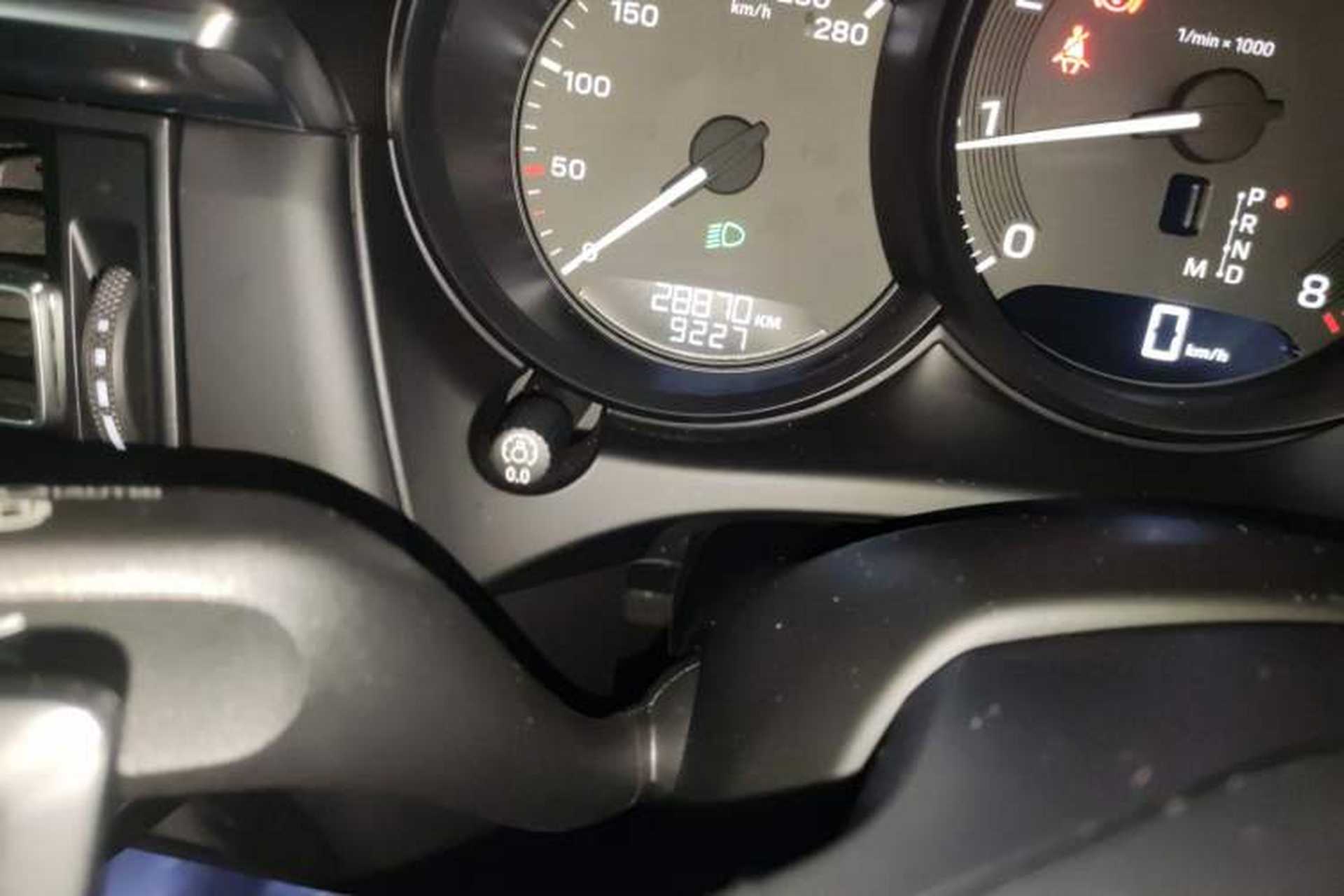 Used Porsche Macan 2024 Macan 2.0T Odometer Close Up