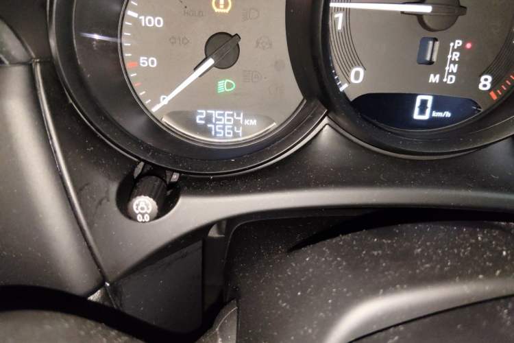 Used Porsche Macan 2024 Macan 2.0T Odometer Close Up