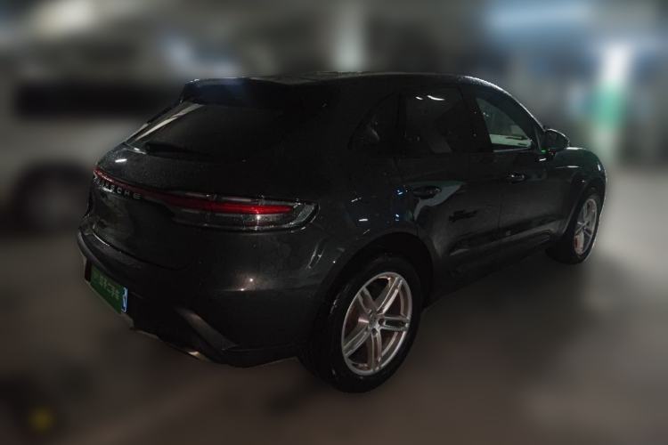 Used Porsche Macan 2024 Macan 2.0T Rear Right 45 Deg