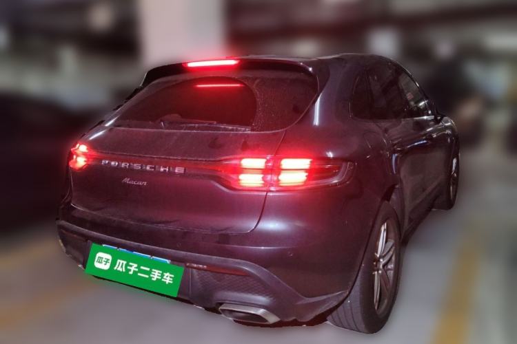 Used Porsche Macan 2024 Macan 2.0T Rear Right 45 Deg
