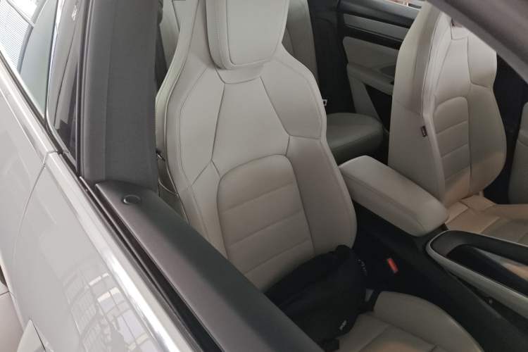 Used Porsche Macan 2024 Macan 4 Right Front Seat
