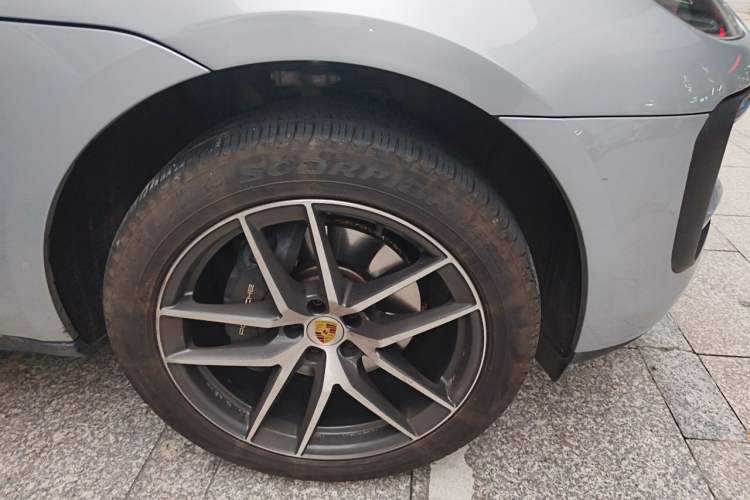 Used Porsche Macan 2024 Macan T 2.0T Right Front Wheel Hub