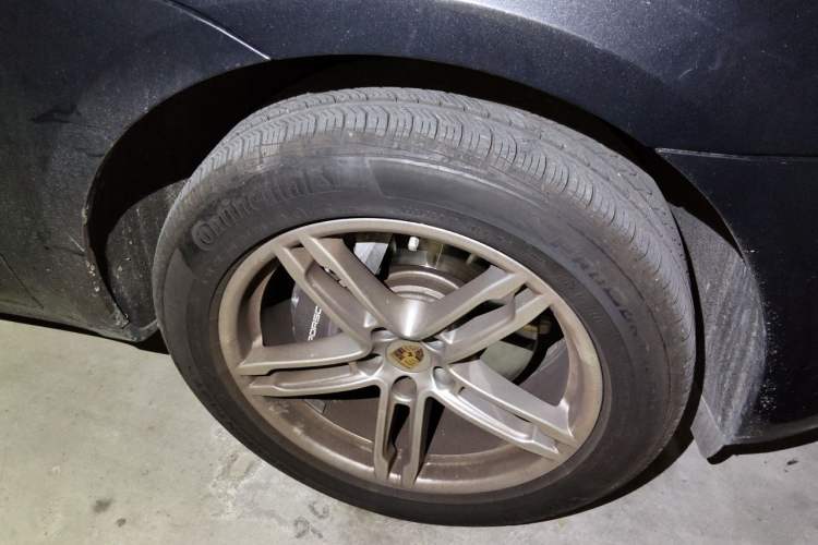 Used Porsche Macan 2024 Macan 2.0T Right Front Wheel Hub