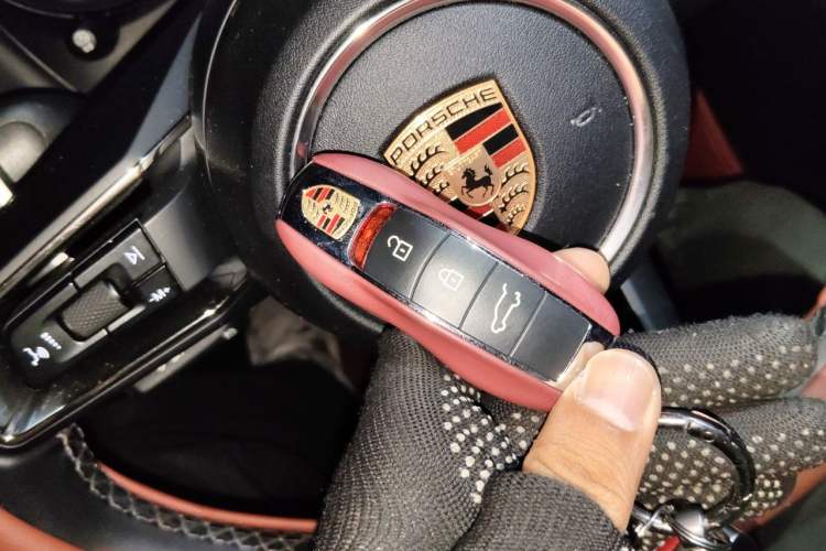 Used Porsche Macan 2024 Macan 2.0T Vehicle Key
