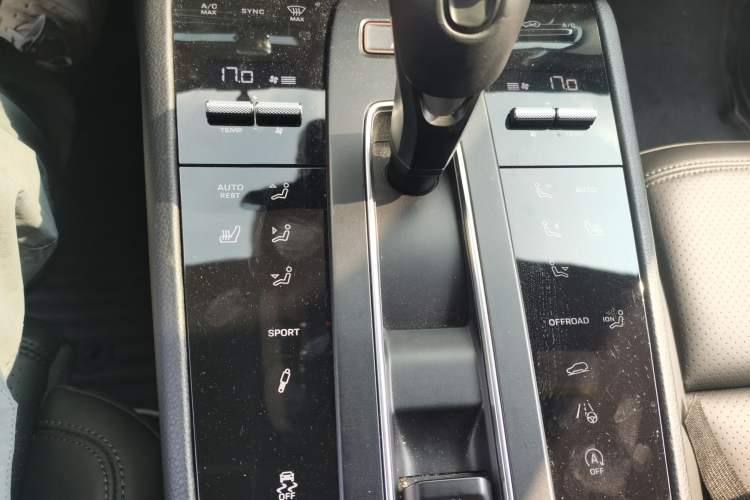Used Porsche Macan 2024 Macan 2.0T Audio And AC Panel