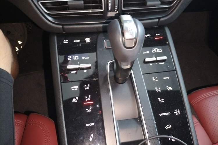 Used Porsche Macan 2024 Macan 2.0T Audio And AC Panel