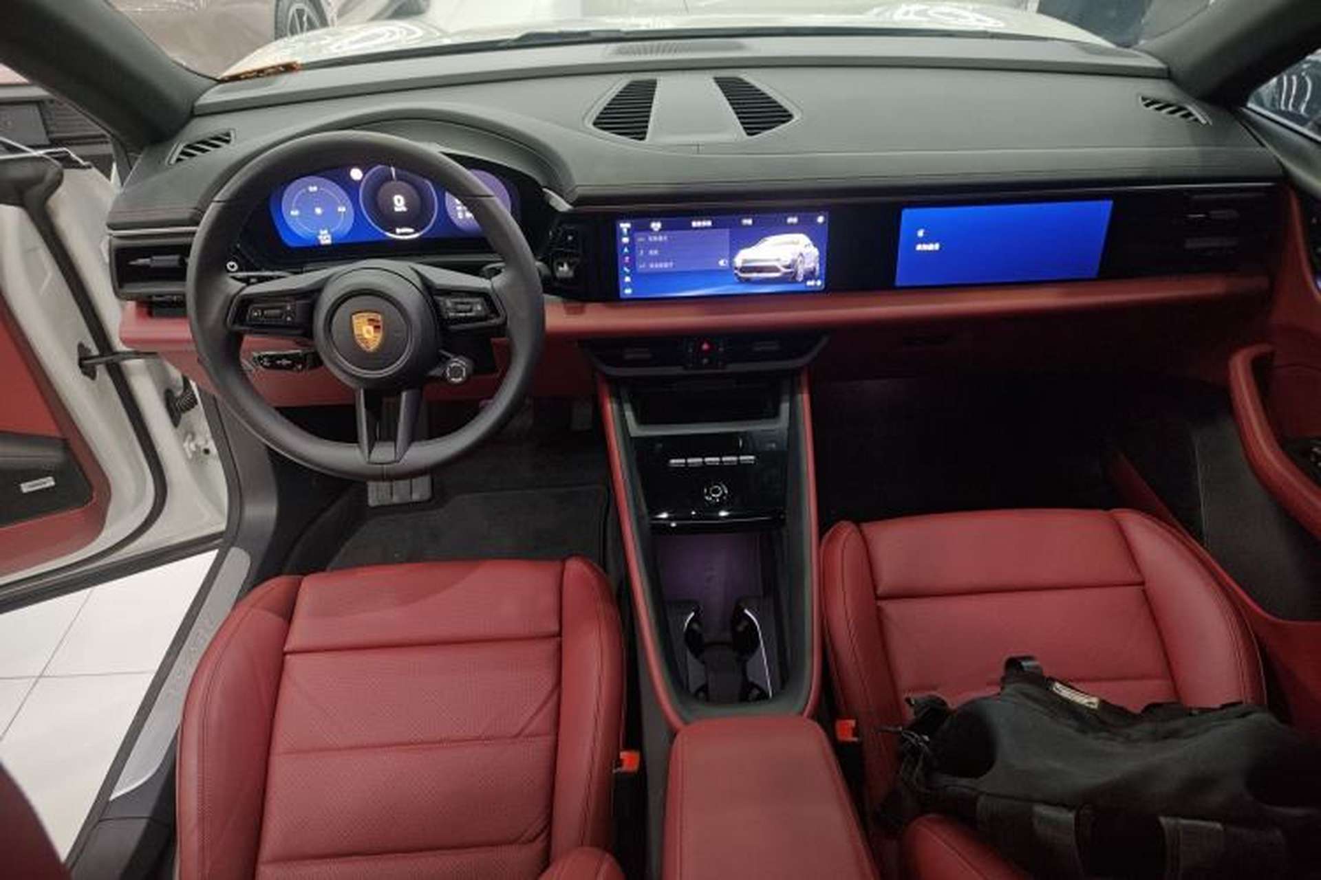Used Porsche Macan 2024 Macan Long Range Edition Center Console