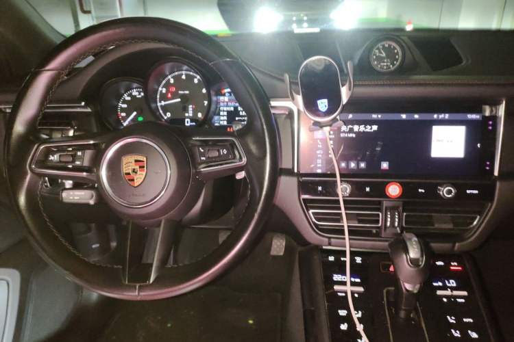 Used Porsche Macan 2024 Macan 2.0T Center Console