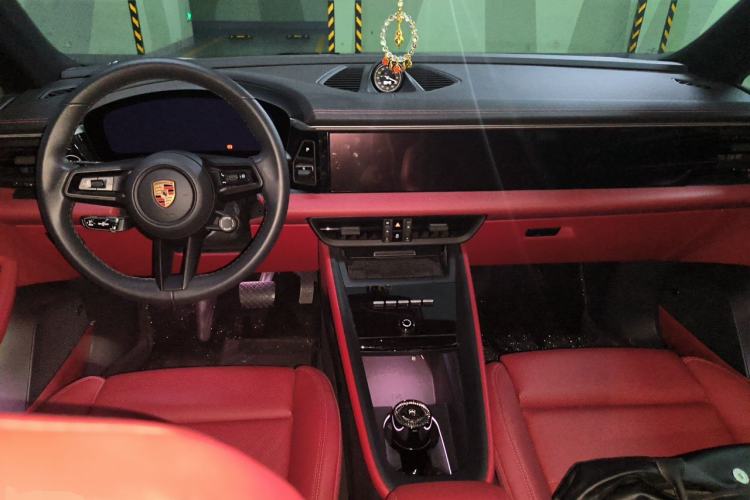 Used Porsche Macan 2024 Macan Long Range Edition Center Console