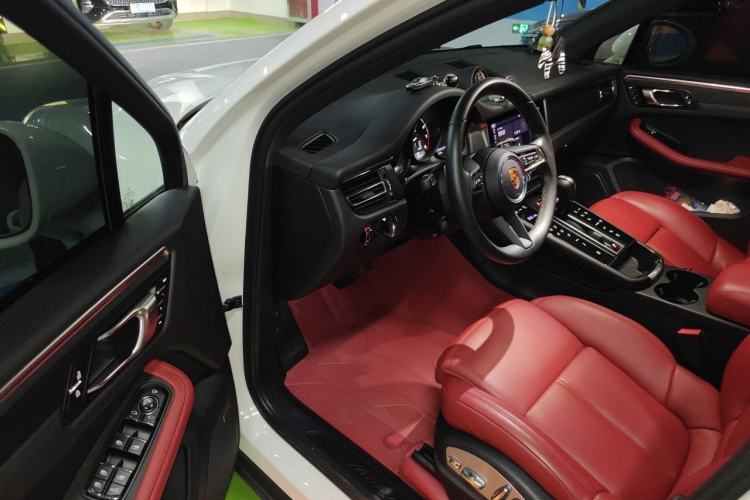 Used Porsche Macan 2024 Macan 2.0T Driver Seat