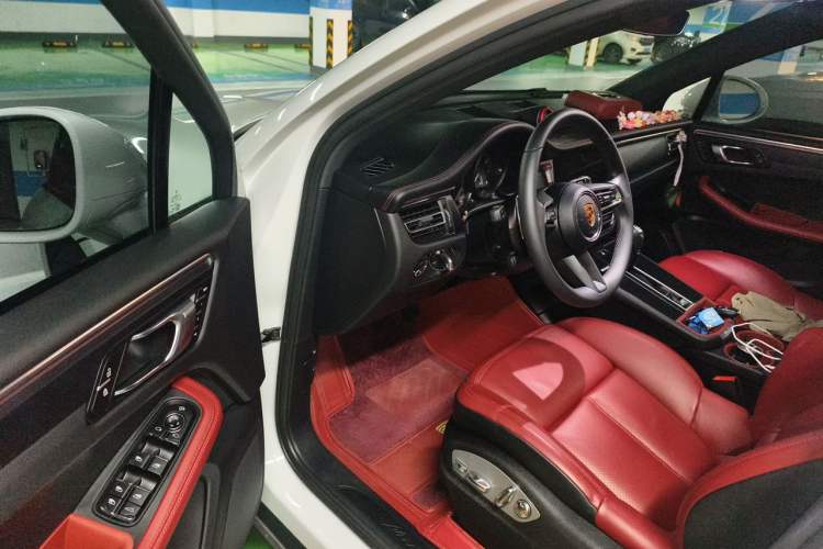 Used Porsche Macan 2024 Macan 2.0T Driver Seat