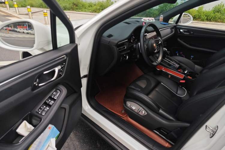 Used Porsche Macan 2024 Macan 2.0T Driver Seat