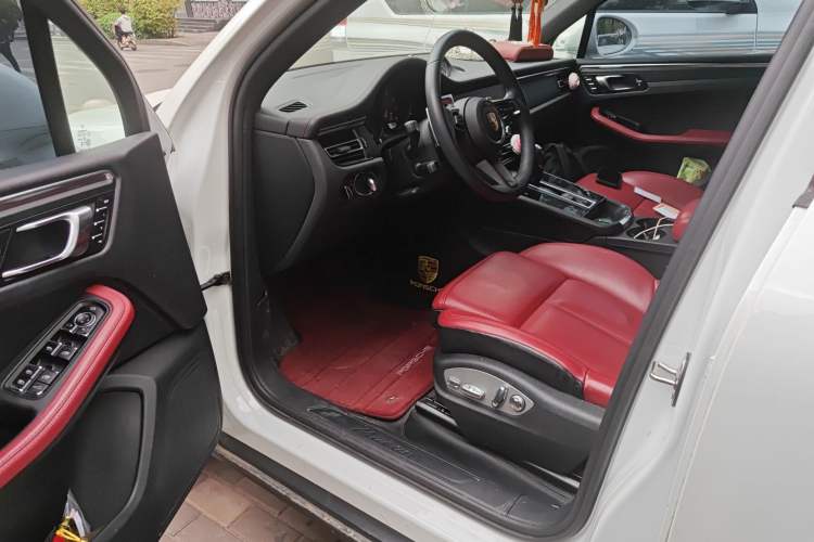 Used Porsche Macan 2024 Macan 2.0T Driver Seat