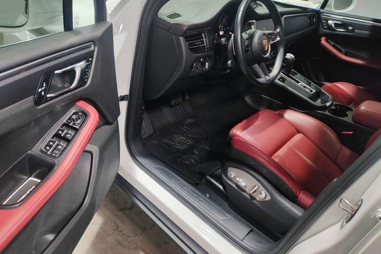 Used Porsche Macan 2024 Macan 2.0T Driver Seat