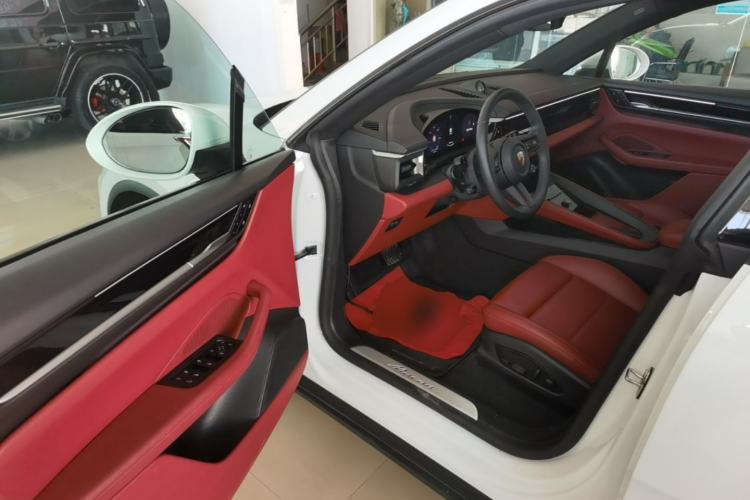 Used Porsche Macan 2024 Macan Long Range Edition Driver Seat