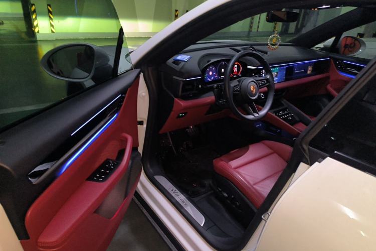 Used Porsche Macan 2024 Macan Long Range Edition Driver Seat