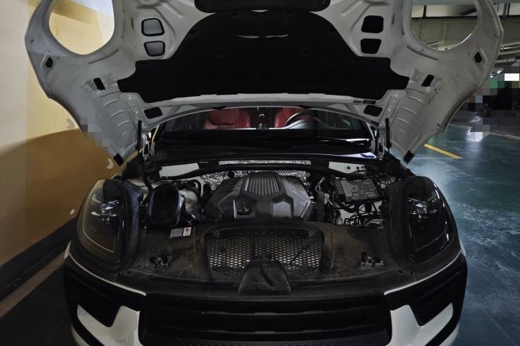 Used Porsche Macan 2024 Macan 2.0T Engine Bay