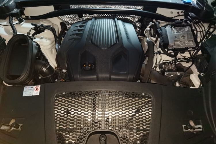 Used Porsche Macan 2024 Macan 2.0T Engine Bay