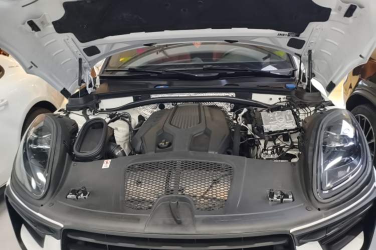 Used Porsche Macan 2024 Macan 2.0T Engine Bay