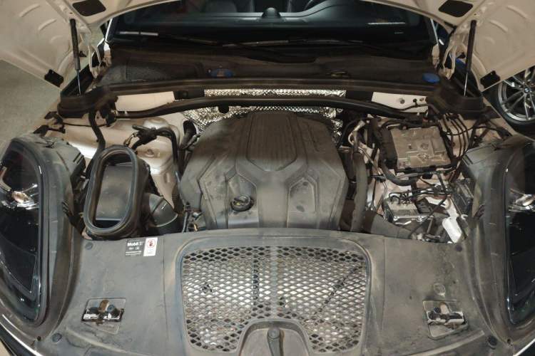 Used Porsche Macan 2024 Macan 2.0T Engine Bay