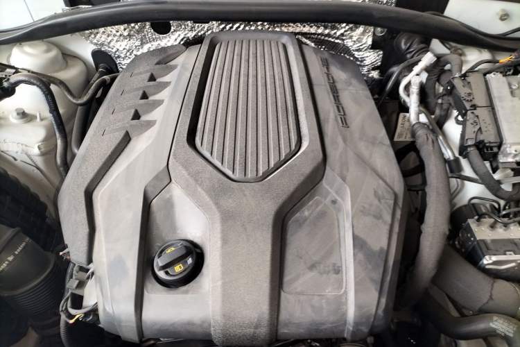 Used Porsche Macan 2024 Macan 2.0T Engine Bay