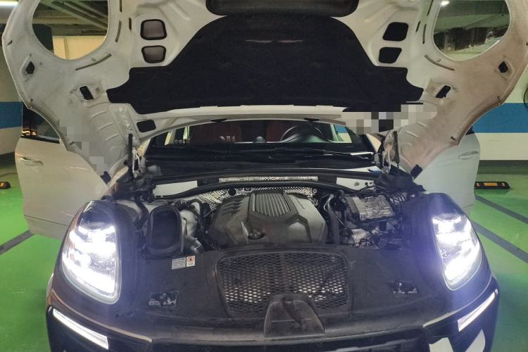 Used Porsche Macan 2024 Macan 2.0T Engine Bay