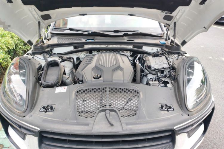 Used Porsche Macan 2024 Macan 2.0T Engine Bay