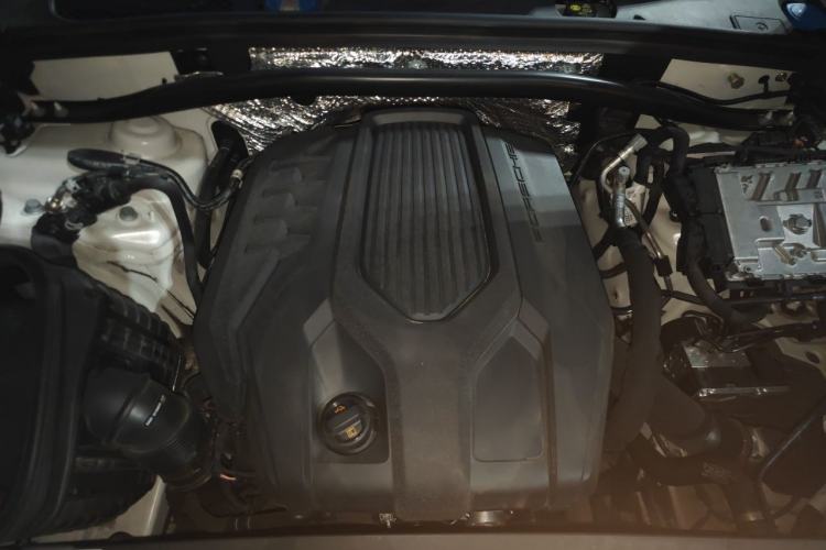 Used Porsche Macan 2024 Macan 2.0T Engine Bay