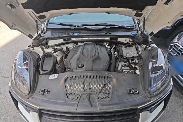 Used Porsche Macan 2024 Macan 2.0T Engine Bay