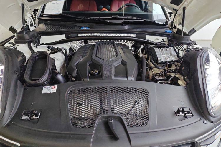 Used Porsche Macan 2024 Macan 2.0T Engine Bay