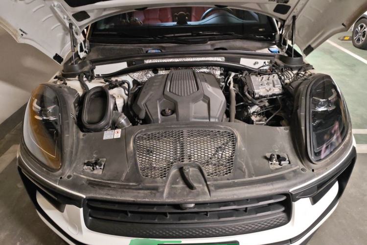 Used Porsche Macan 2024 Macan 2.0T Engine Bay