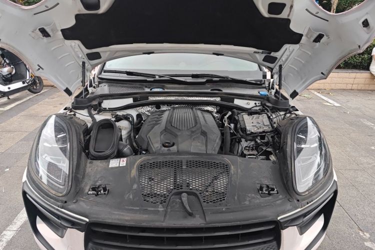 Used Porsche Macan 2024 Macan 2.0T Engine Bay