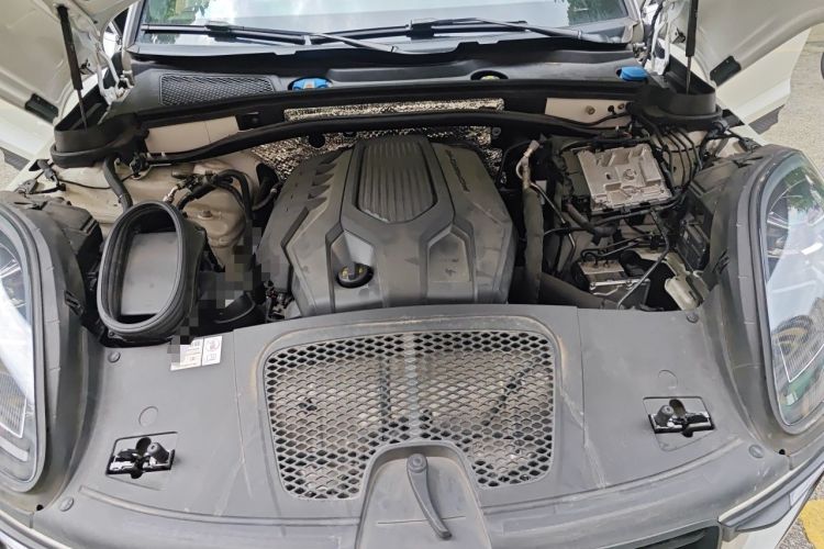 Used Porsche Macan 2024 Macan T 2.0T Engine Bay