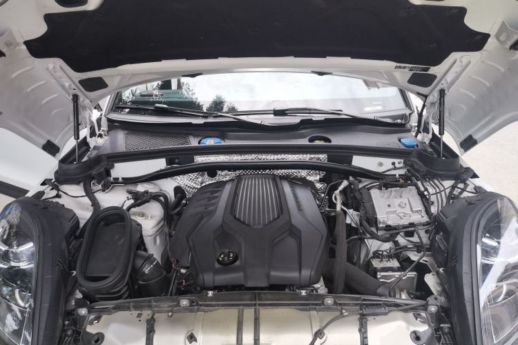 Used Porsche Macan 2024 Macan 2.0T Engine Bay