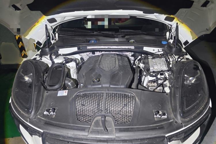 Used Porsche Macan 2024 Macan 2.0T Engine Bay