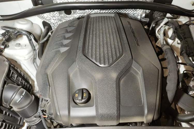 Used Porsche Macan 2024 Macan 2.0T Engine Bay