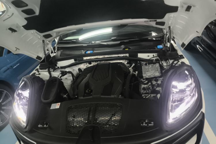 Used Porsche Macan 2024 Macan 2.0T Engine Bay