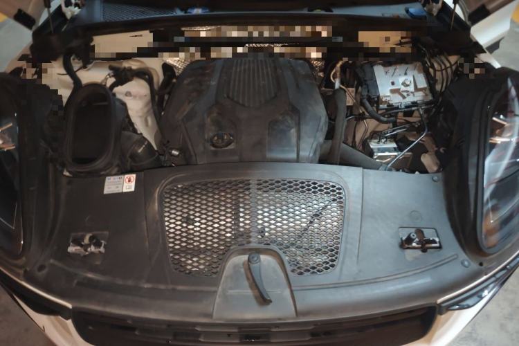 Used Porsche Macan 2024 Macan 2.0T Engine Bay