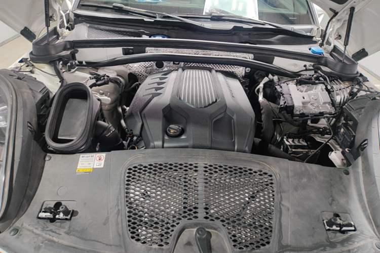 Used Porsche Macan 2024 Macan 2.0T Engine Bay